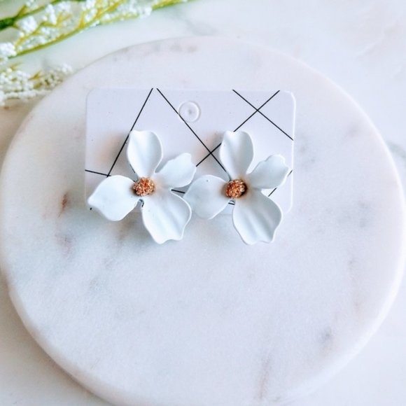 5 for $25 White Flower Statement Earrings - Picture 4 of 6
